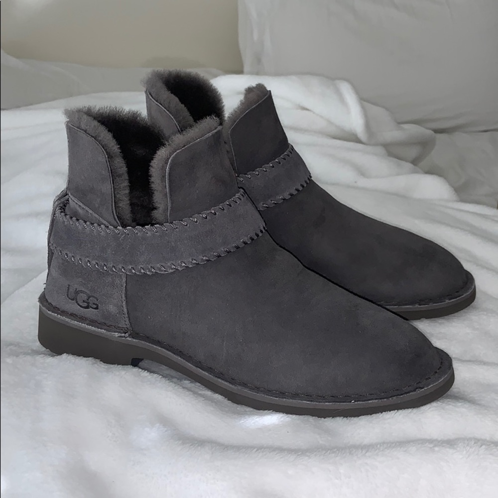 NEW UGGS w/box